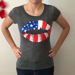 NWOT American Flag Kiss Graphic Tee
